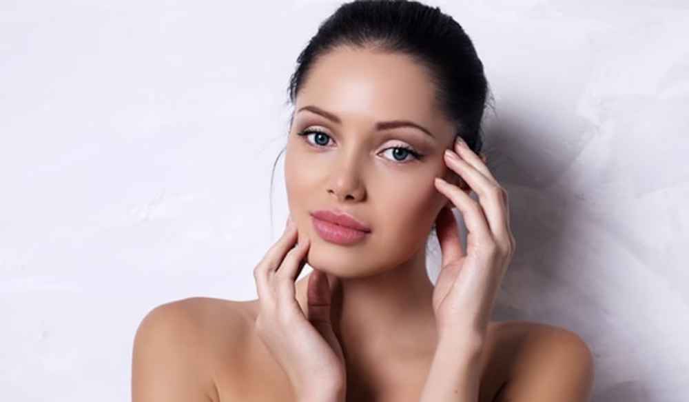 Glow Getter's Guide: Achieving Brighter Skin Naturally